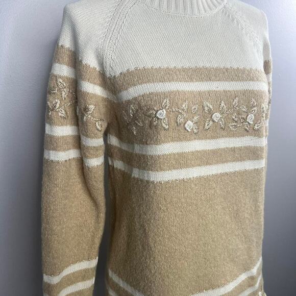 Vintage 90s Lizsport Tan Floral Embroidered Sweater Size Medium - Picture 2 of 4